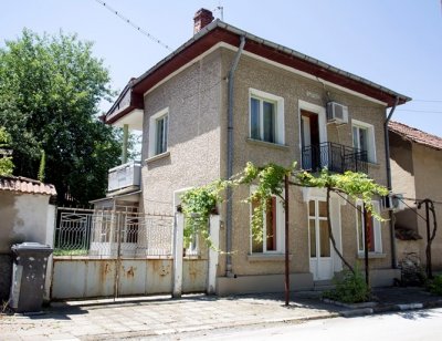 Слави продаде родната си къща в Учиндол
