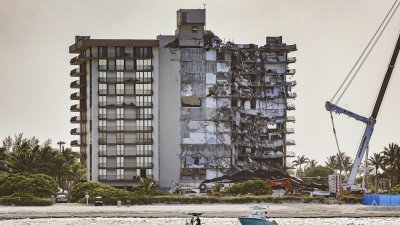 Почти 100 станаха жертвите от срутения блок във Флорида