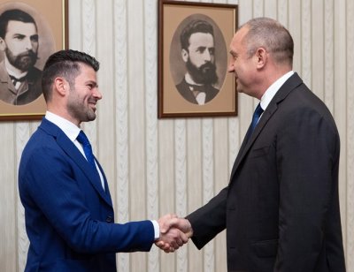 Радев: Подкрепям бизнеса, който отваря врати за образованите