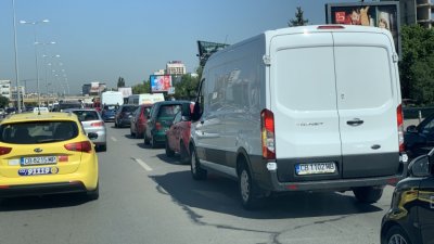 Огромна тапа блокира Околовръстното в София 