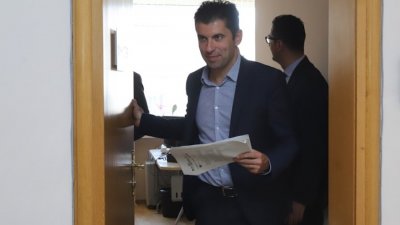 Държавата да излезе от ПИБ, поиска Кирил Петков