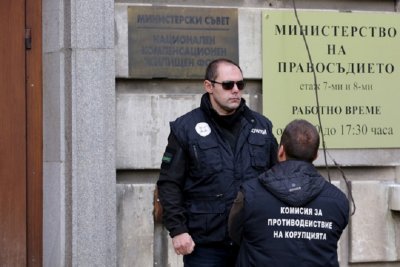 Спецакция рови в боклука на Сандански