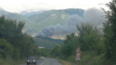 Градското сметище край Дупница се самозапали отново