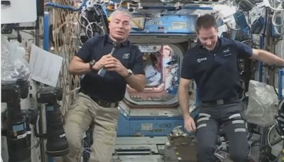 Чрез "Ало, Космос! Говори България!" ученици задаваха въпроси на астронавти