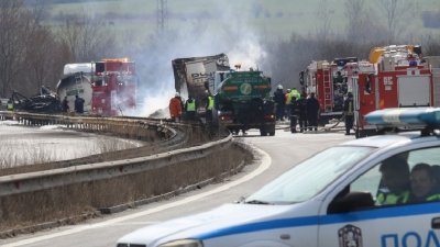 Катастрофа край Цалапица спря движението по АМ Тракия
