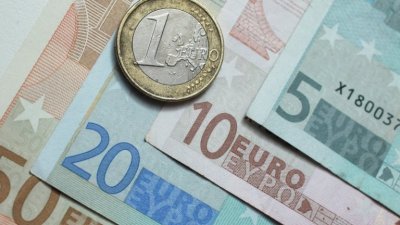 Гърция вдига минималната заплата