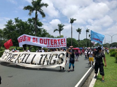 Протестиращи във Филипините настояват за съд за Дутерте