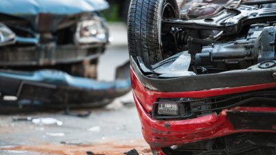 БМВ и Опел се удариха челно в София 