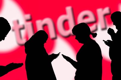 Арестуваха мъж, измамил стотици жени в Tinder