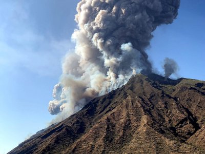 Изригна вулкан в Италия, загина турист