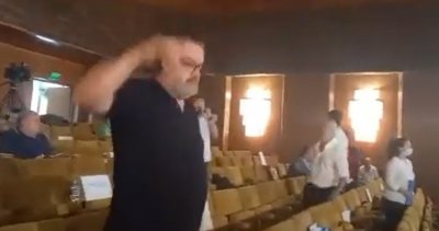 Бой в общинския съвет в Шумен