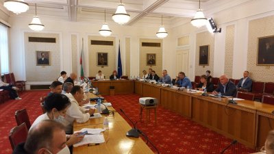 ГЕРБ против НС да работи на сесии