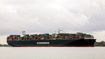 Най-накрая: Ever Given достигна пристанището си