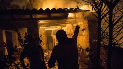 Става страшно: Евакуират Патра заради голям пожар