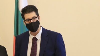 Пеканов разбра БСП: Няма да затваряме "Мариците"