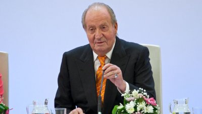 Бивша любовница на абдикиралия крал Хуан Карлос го даде на съд