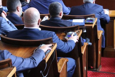 Депутатите остават без бонуси за специални задачи