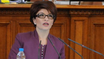 Деси Атанасова: Рашков държи сатрапски език в парламента