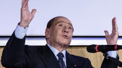 Ударник! Берлускони стана дядо за 13-и път