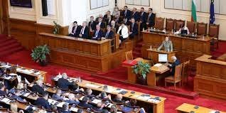Депутатите отмениха лятната си ваканция