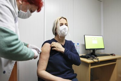 Ваксинираните учители с бонус 3 дни към отпуската