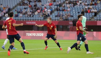 Испания e на 1/2-финал след продължения и седем гола