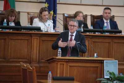 Кацаров: Да, унищожаваме 22 000 ваксини до края на месеца!