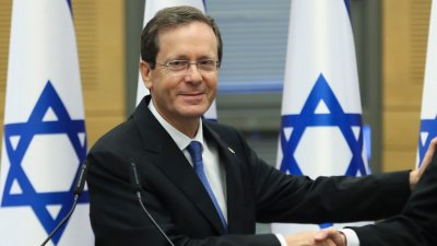 Израелският президент се боцна с Пфайзер за трети път 