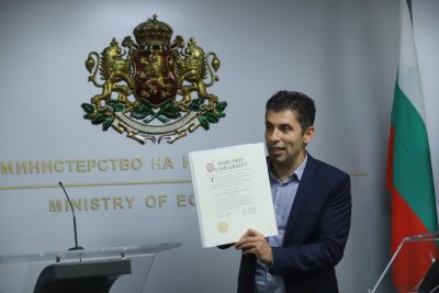 Кирил Петков: Хора с майбаси имат проблем с оставането на Асен Василев