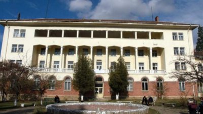 МИЗЕРИЯ: Болница в Перник връща борчове със скрап