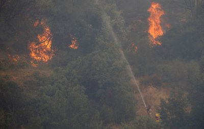 Пожарът край Атина заплашва електроенергийни съоръжения