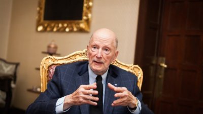 Царят няма да търси обезщетение за двореца "Врана"