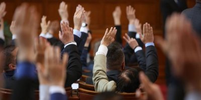 Шок за народа! Депутатите обсъждат намаляване на заплатите си