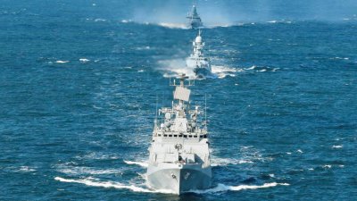 Индия разполага военни кораби в Южнокитайско море