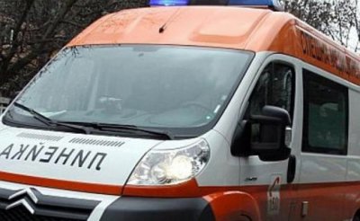 Кола блъсна пешеходка в Сливница, с опасност за живота е