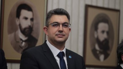 Какво казаха от МОН за дисертацията на Пламен Николов?
