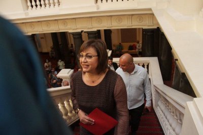 Нинова: Не виждаме никакви дълги ръце в проектокабинета 