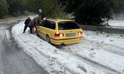 35 сантиметра ледена покривка след градушка в Смолян