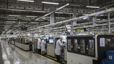 Заводите в Европа бясно наемат нови работници