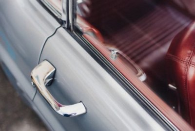 Трима разбиха кола