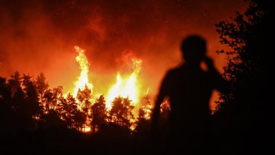 ОГНЕН КАПАН: 1000 декара горят край Велинград
