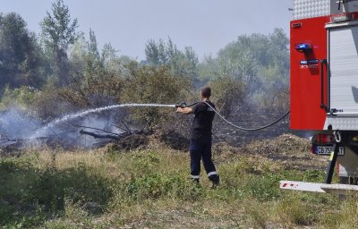 Пожарът в Стара планина е локализиран, но не и овладян