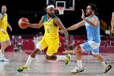 Австралия и Франция се добраха до полуфиналите на баскетболния турнир в Токио