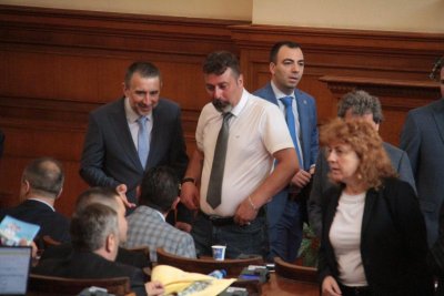 Депутатите на ИТН чакат имената на министирте 