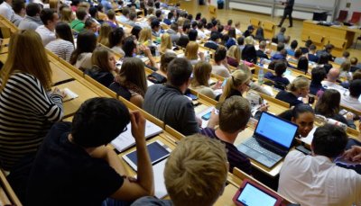 МОН иска от сега условията за прием във ВУЗ-овете за 2022 г. 