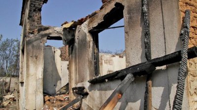 Ето какво остана след пожара в Старосел (СНИМКИ)