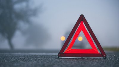 Трима пострадаха при челен сблъсък в пловдивско село