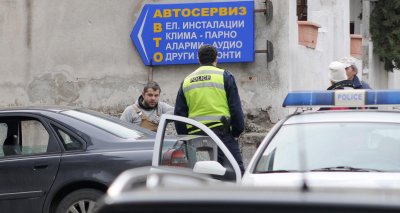 Автосервиз пламна край Монтана, изгоря мерцедес
