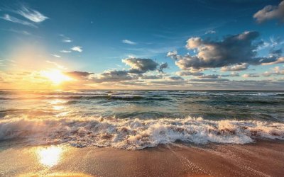 Морето завлече навътре 3 жени