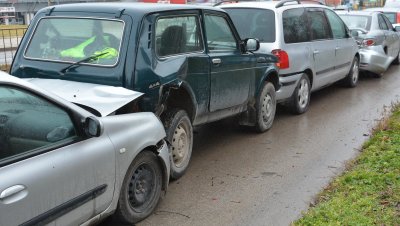 Верижна катастрофа с четири коли на "Хемус"